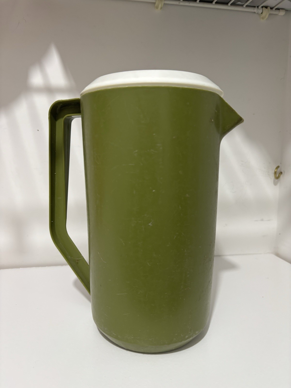 Rubbermaid Avocado Green 2 1/4 Quart Pitcher J 2445 With Lid 1970’s MCM Vintage