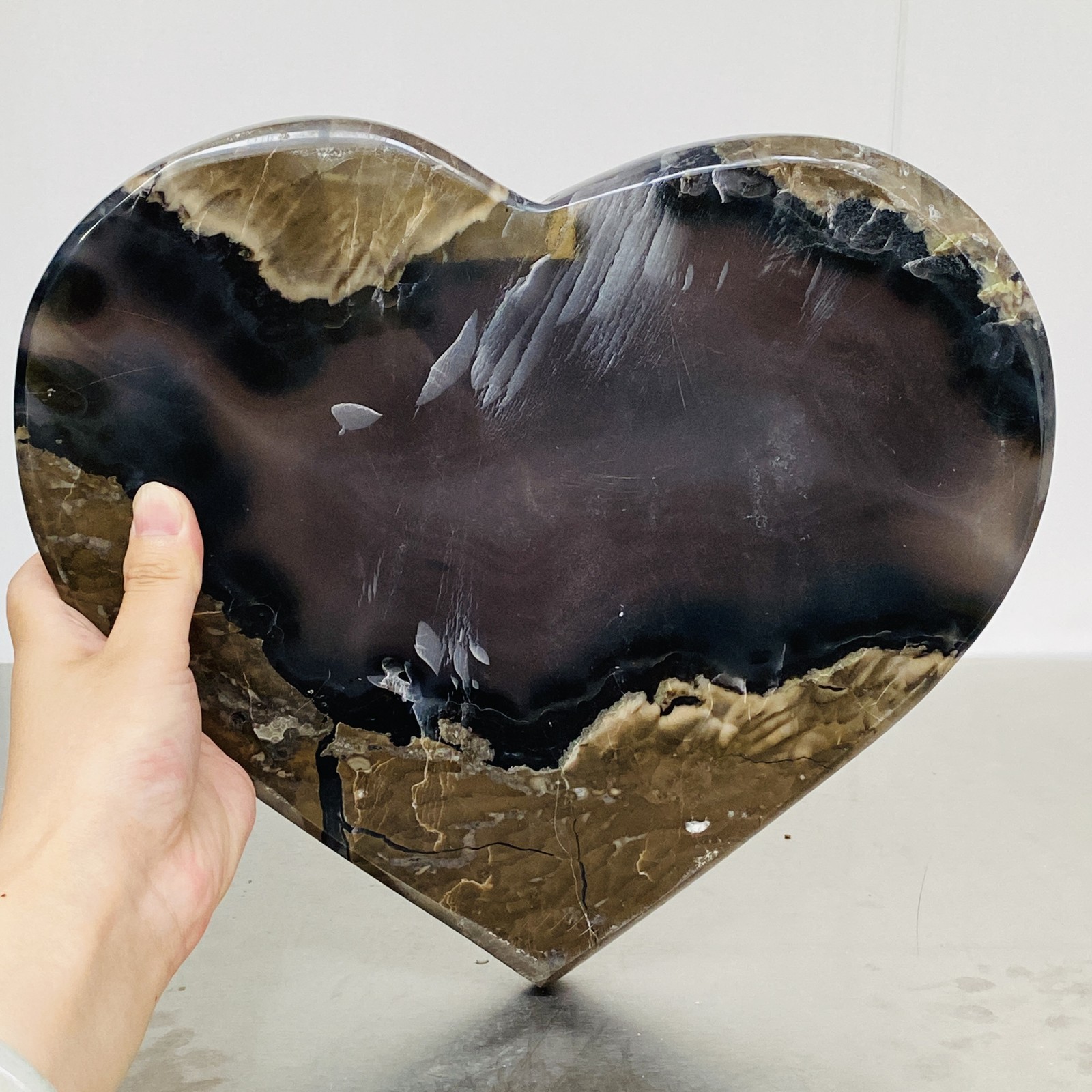 Natural Rare Volcanic Agate Crystal Heart carving 4560G (UV reactive crystal)