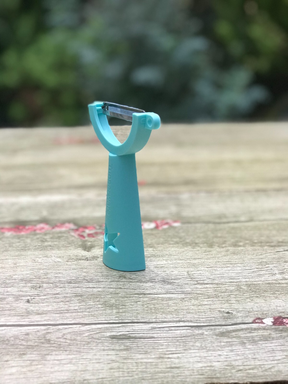 Tupperware – Vegetable Peeler – Aqua -very easy, useful and stylish