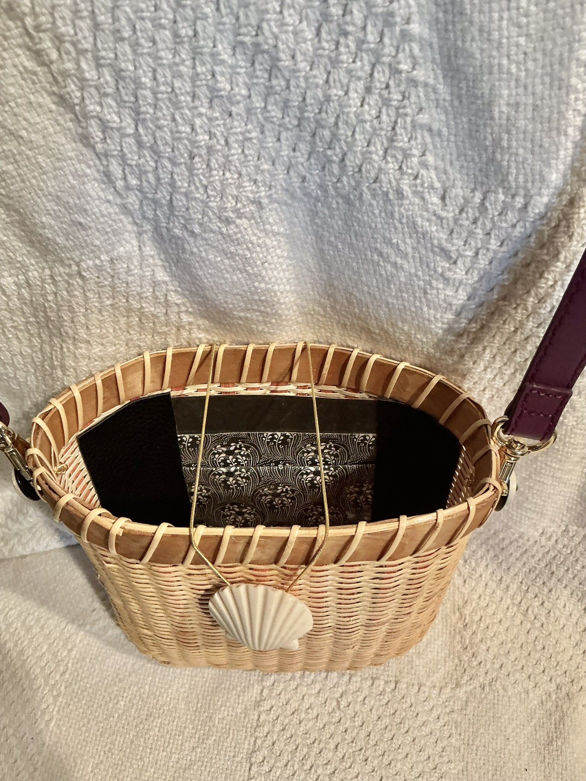 Nantucket Basket Crossbody Purse Handwoven 6.5”H 6.5”L 5”W Clam Shell Detail