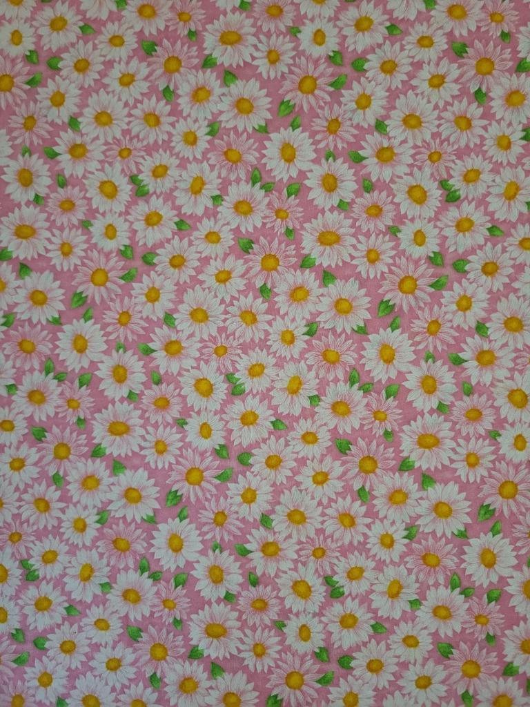 FABRIC TRADITIONS DAISY DELIGHT III DAISIES ON PINK 100% COTTON FABRIC