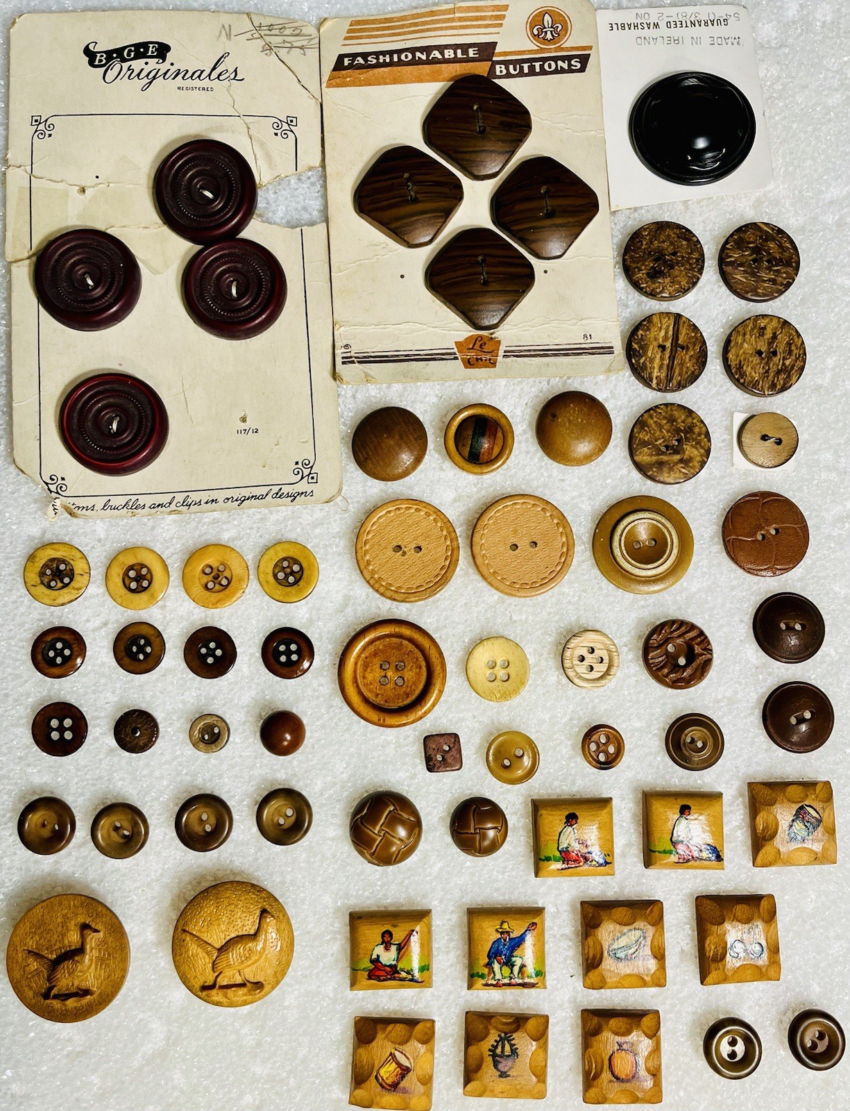 Lot 64 WOOD Themed Vintage Antique Buttons Carved Pheasant & Mexican Tile Look