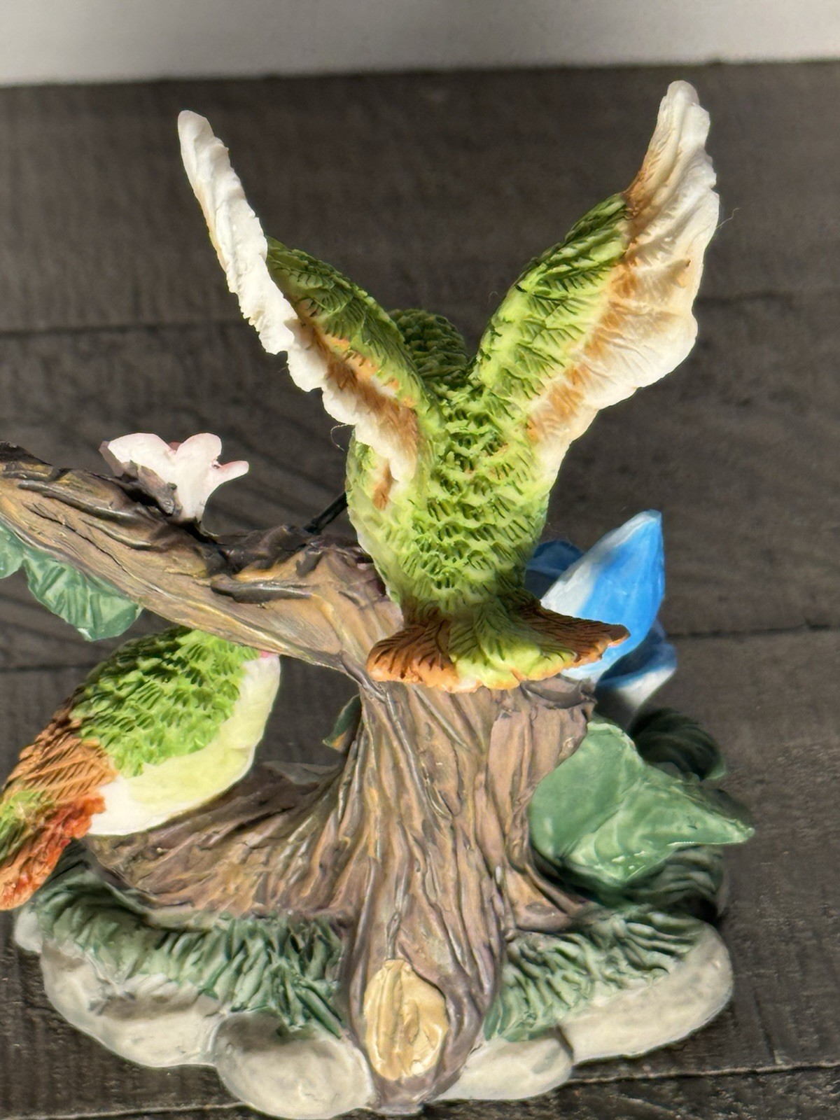 RESIN HUMMING BIRDS FLOWERS FIGURINE 4″ Blue And Pink Flowers