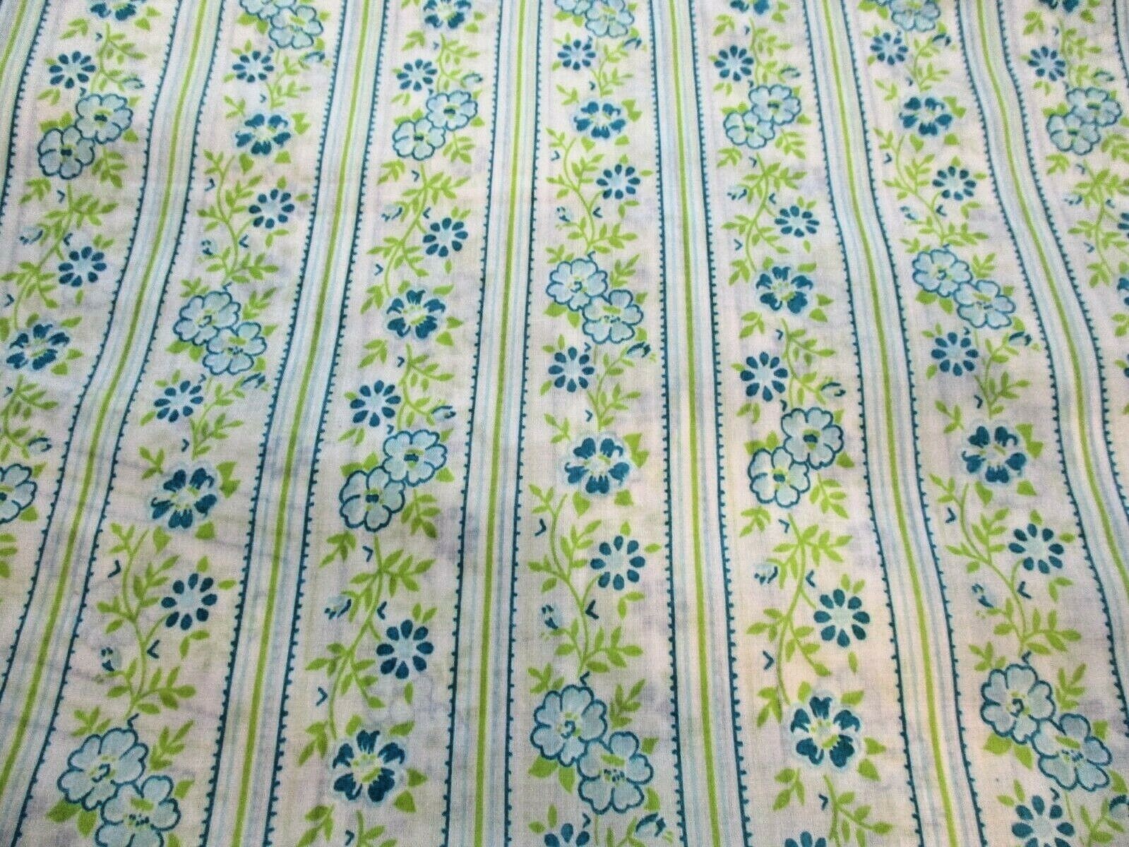 VINTAGE 1960’s POLYESTER/COTTON BLEND? BLUE GREEN FLOWERS FABRIC 46″ x 2.5 Yards
