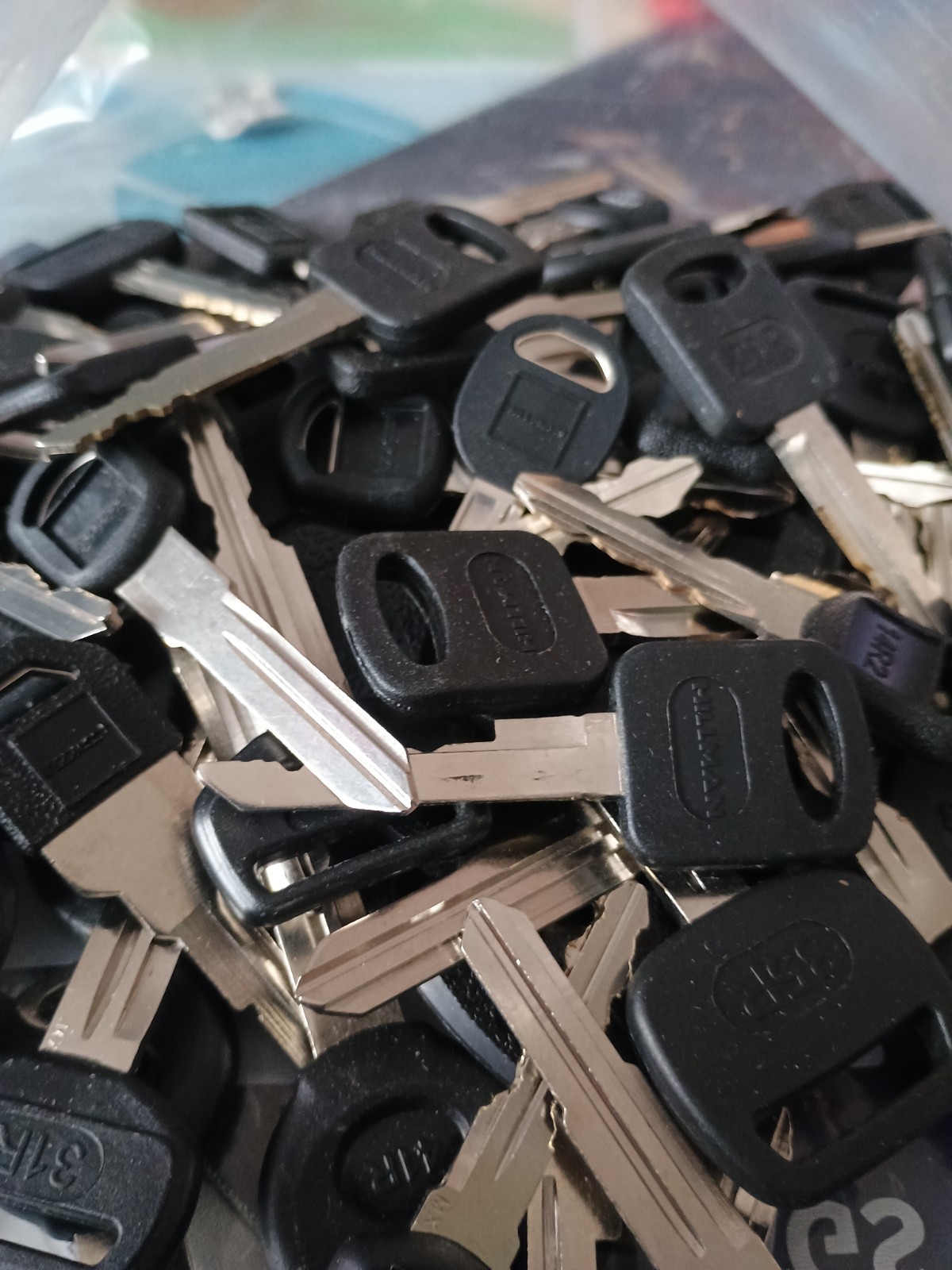 90x 2 Lb+ Lot Misc Hillman Rubber head Black Miscut Car Keys Assortment Mix