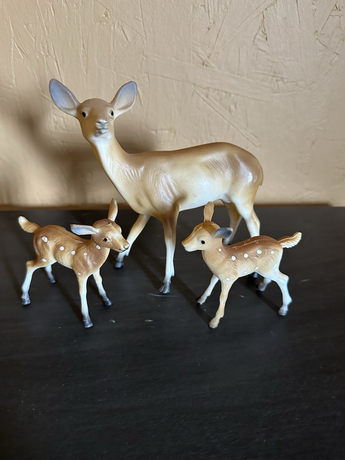 Vintage Mama And Babies Plastic Made In Hong Kong Deer Family, Doe And Fawns