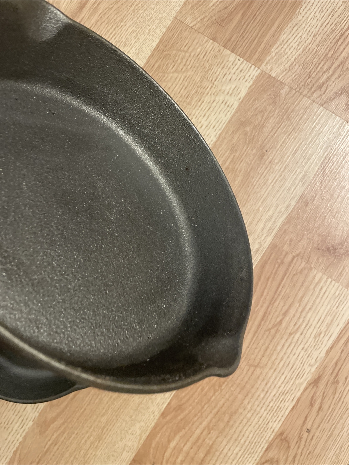 VTG Keilen Ltd. Cast Iron Skillets /Pans- No.’s 1, 2 & 3 – With 2 Pour Spouts