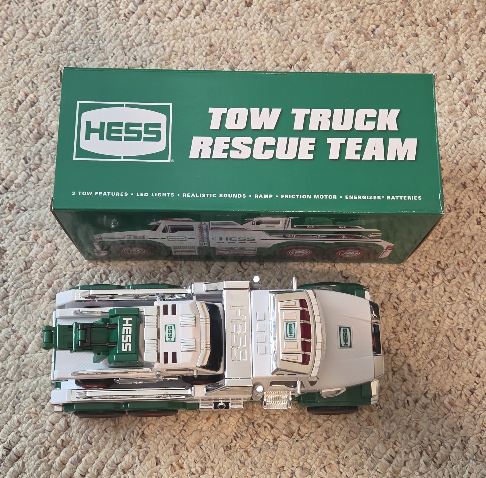 Hess Tow Truck Rescue Team 2020 Original Gas & Oil Toy w/ Box White/Green/Silver