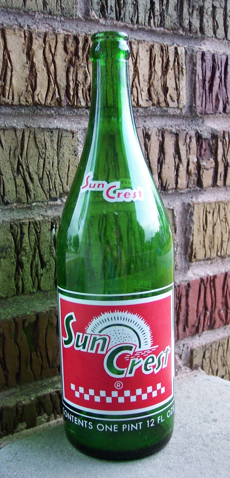 SUNCREST SODA BOTTLE 28oz 1966 FALL RIVER MASSACHUSETTS RARE GREEN POP BOTTLE