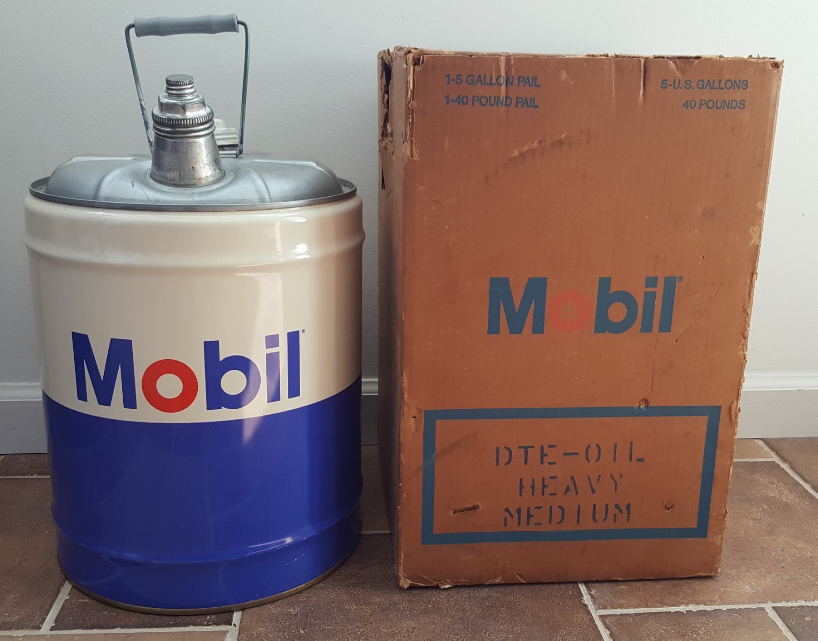 Vintage 1966 Mobil Oil Metal Can, M-132-CK. 5 Gal. w/Rare Original Box, Pegasus
