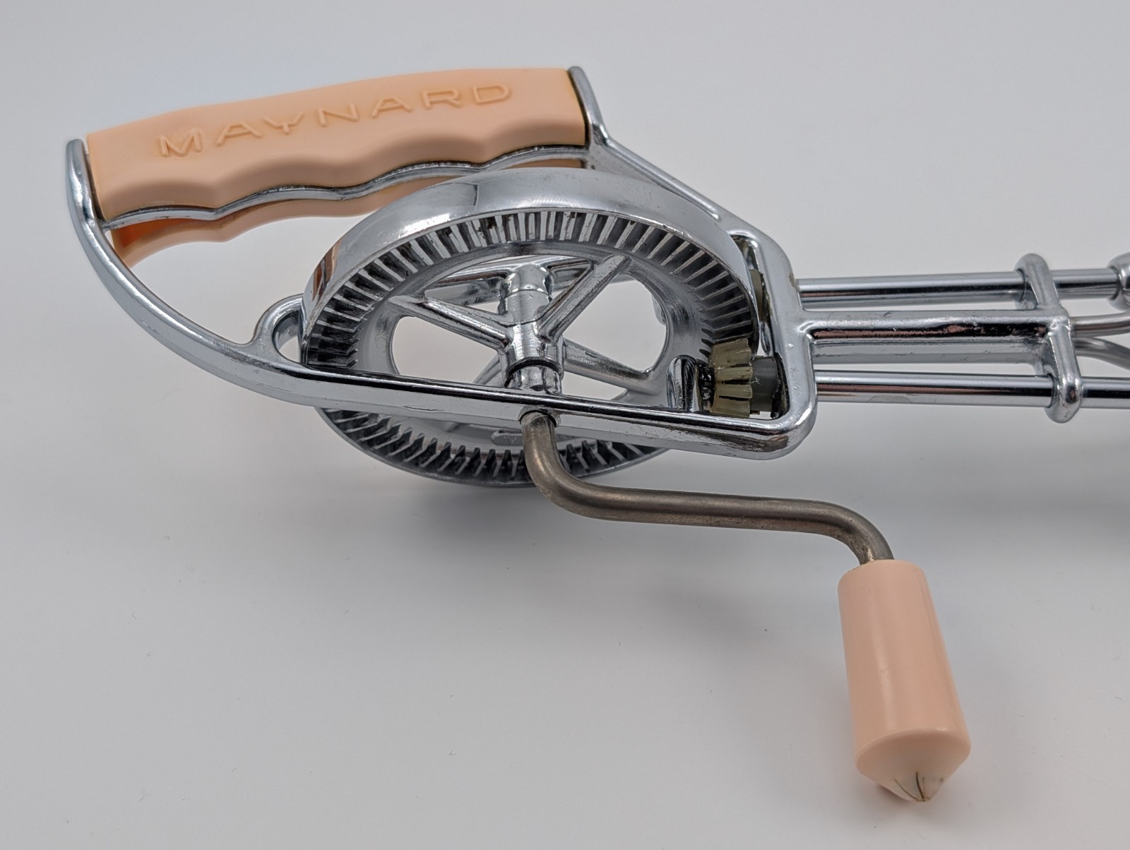 Vintage Maynard Pink Handle Hand Crank Egg Beater Mixer WORKS! SEE DESC.