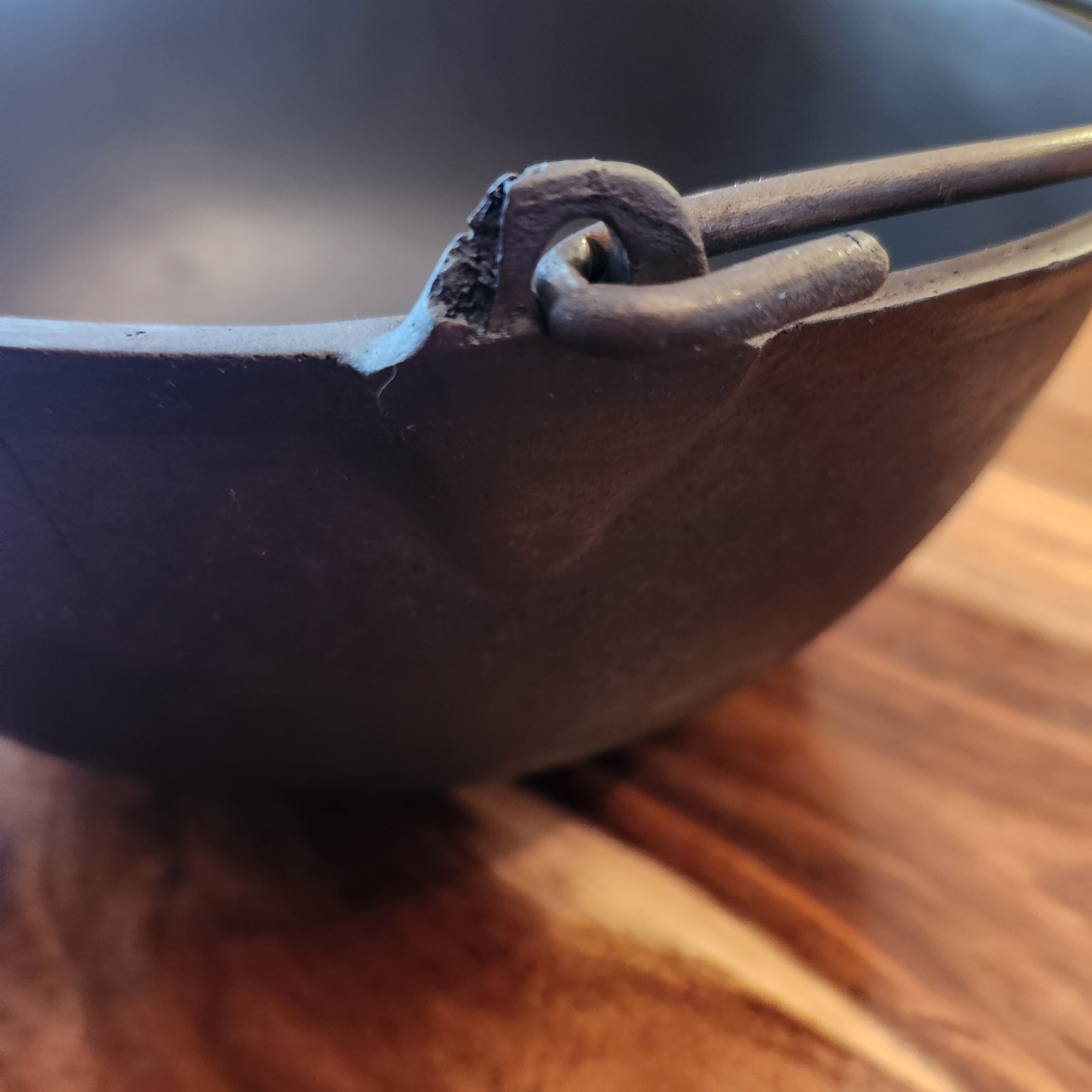 Cast Iron Scotch Bowl No. 4, 10-3/4″ W x 4-5/8″ H, Gate Mark, Pre-1890s *CRACK*