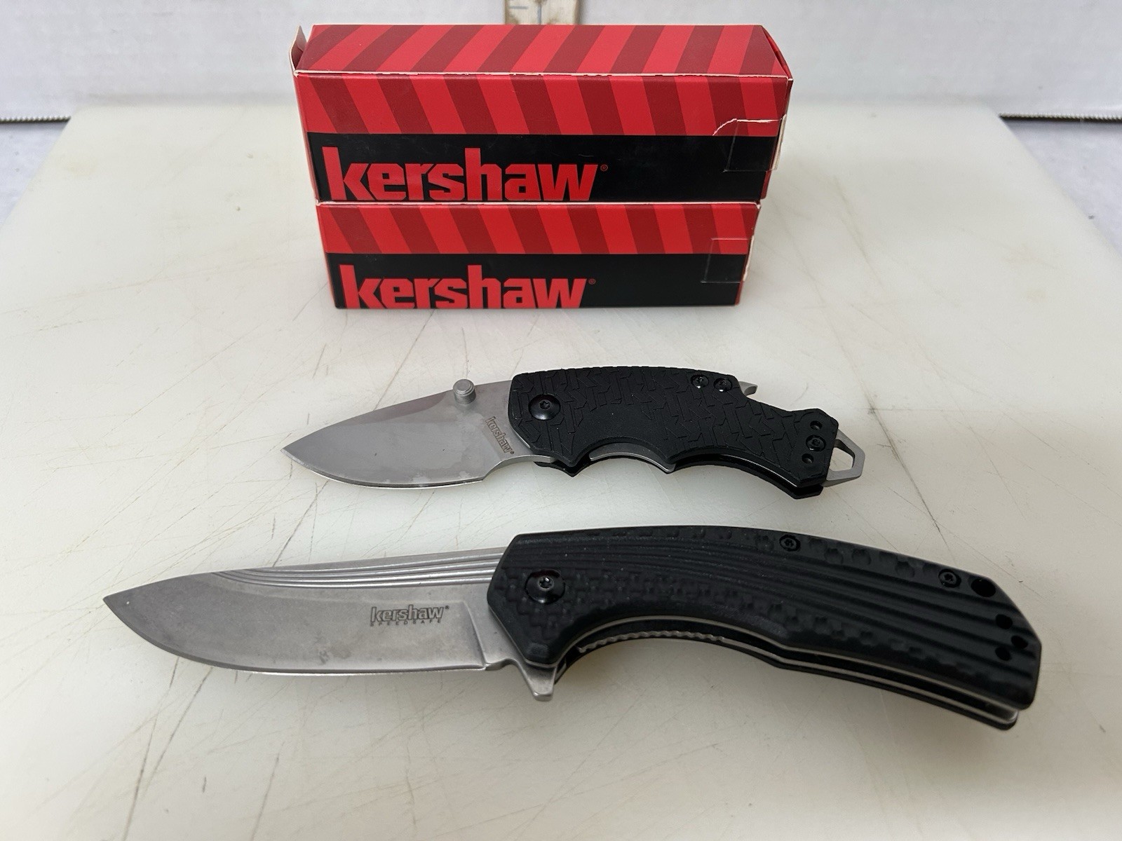 2 Kershaw Knives. Oso Sweet Assist Opening 1830 Black. Shuffle 8700 Black.