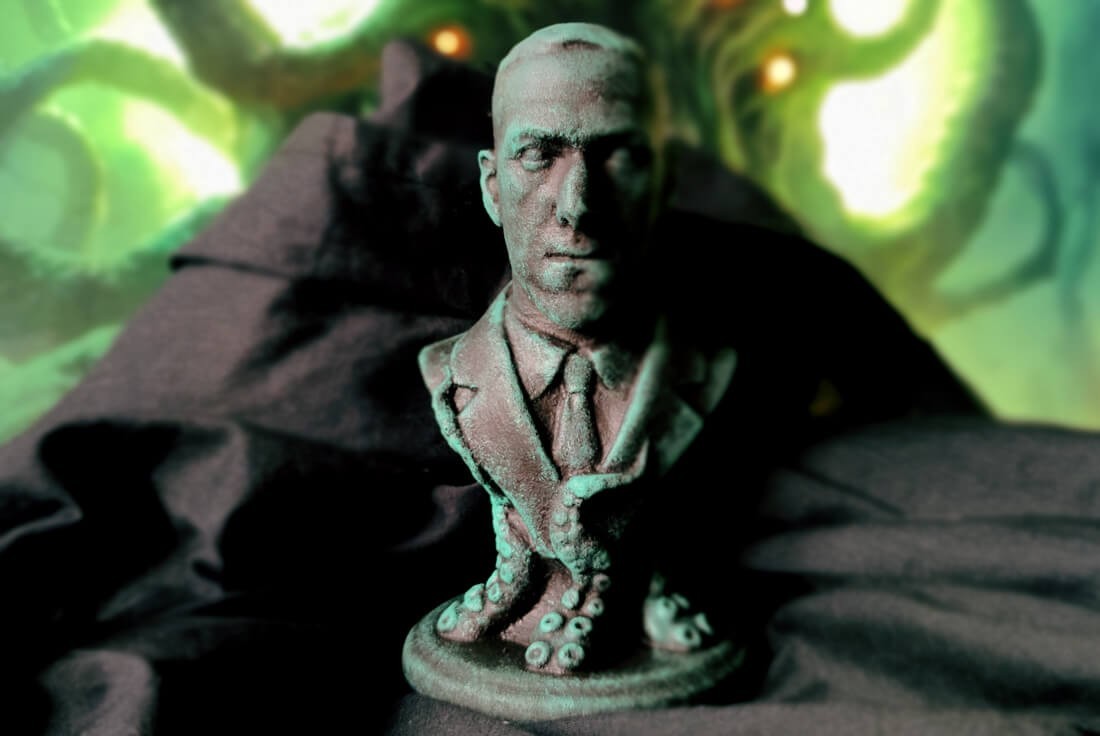 H. P. LOVECRAFT BUST dark 💛💙