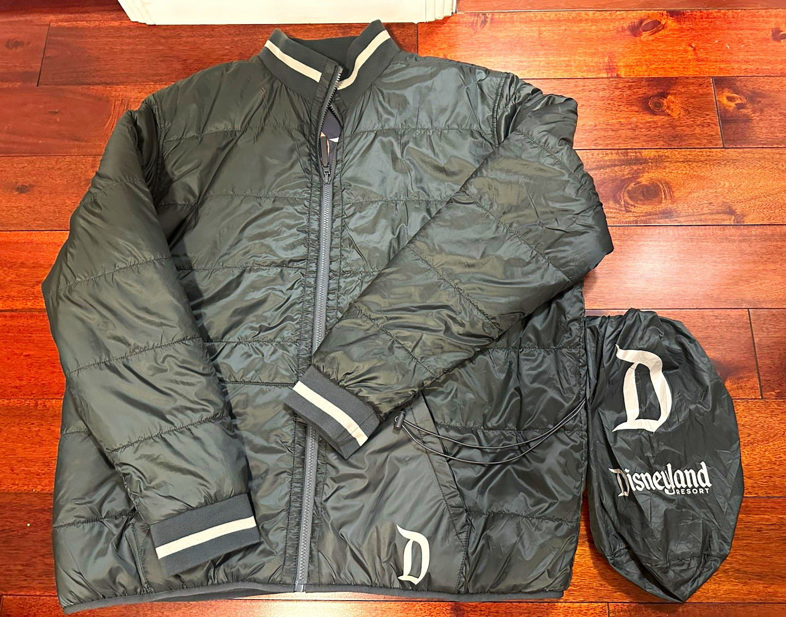 Disney Disneyland Resort Black Full-Zip Puffer Jacket Outerwear, Adult XL
