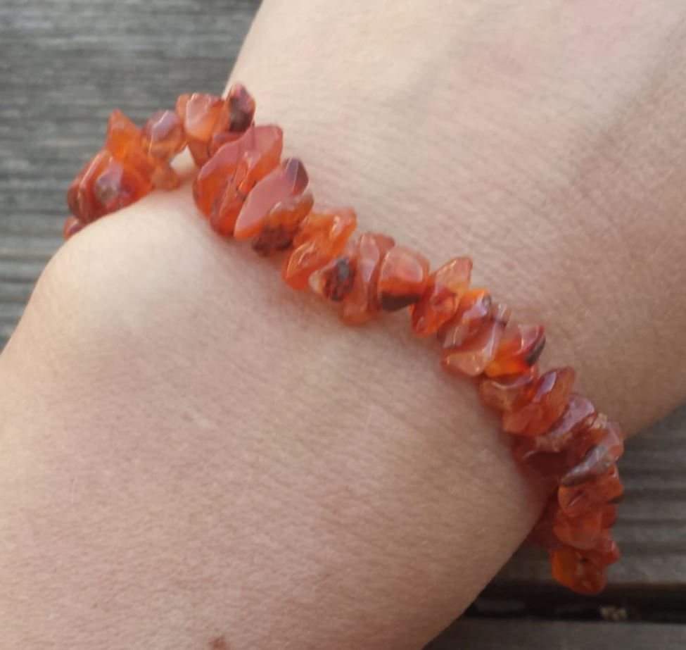 NATURAL CARNELIAN STONE GEMSTONE STRETCHY CHIP BRACELET