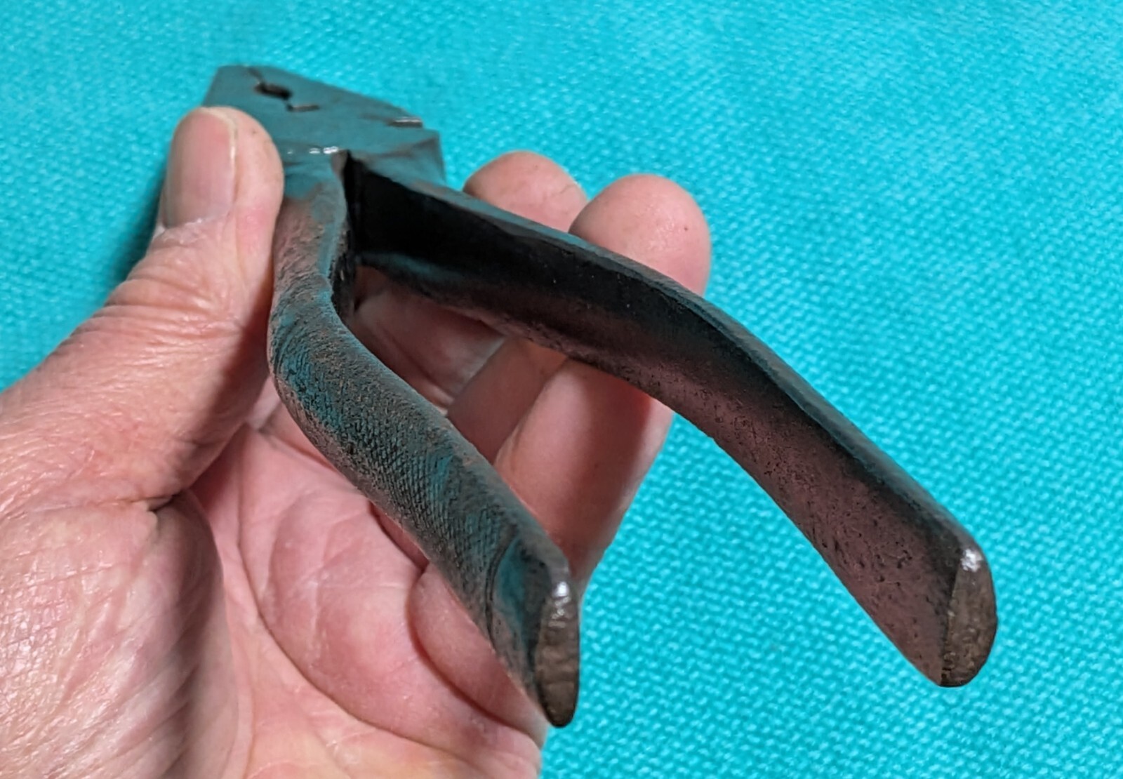 Early 1900’s Irvington Mfg. Co. IMCO No. 1001-10″ Button Pattern Pliers Fencing