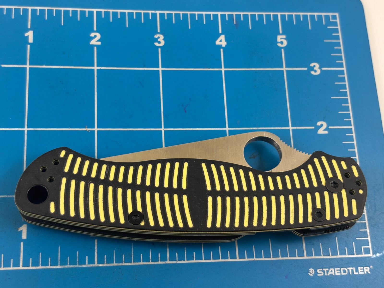 Excellent Spyderco Paramilitary 2 Salt CPM MagnaCut Yellow Black Pocket Knife