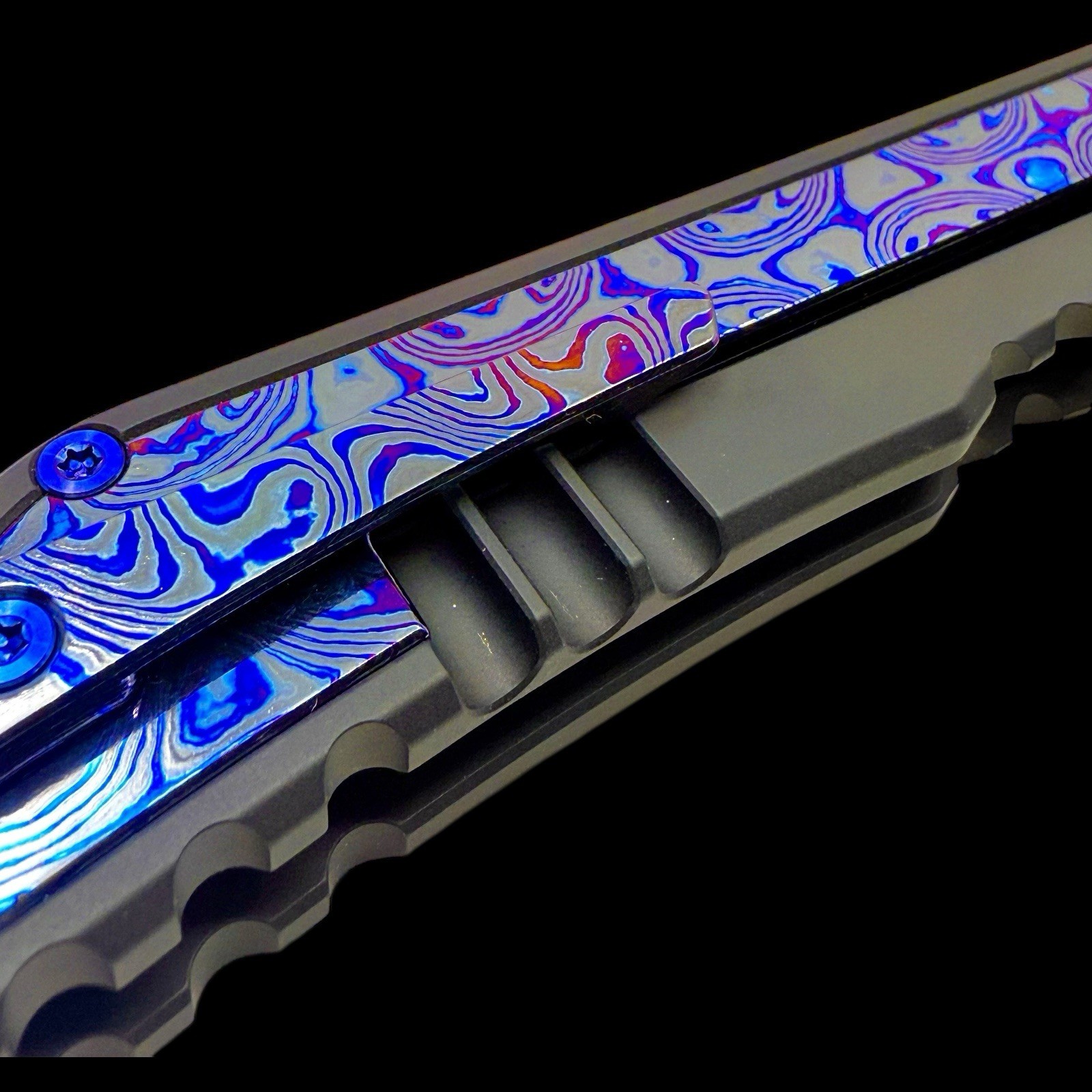 Alphahunter & Mechforce Apocalypse TA Edition Folder Knive, M390 Black Timascus