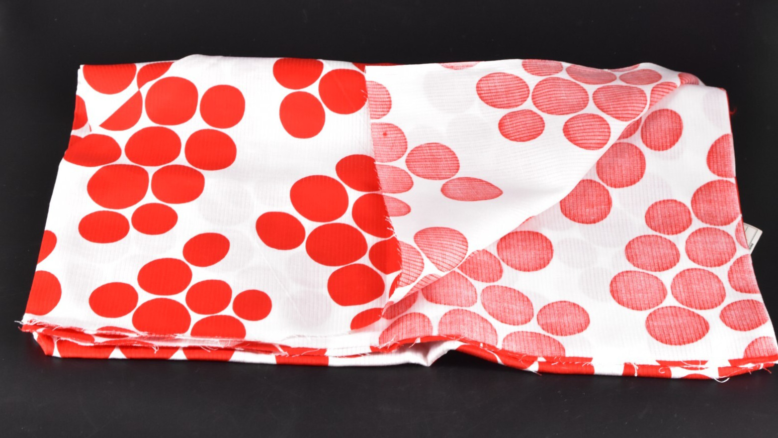 VTG Fabric Graphic Red Circles on White Background 1.5 Yd 45″ Wide Rayon Cotton