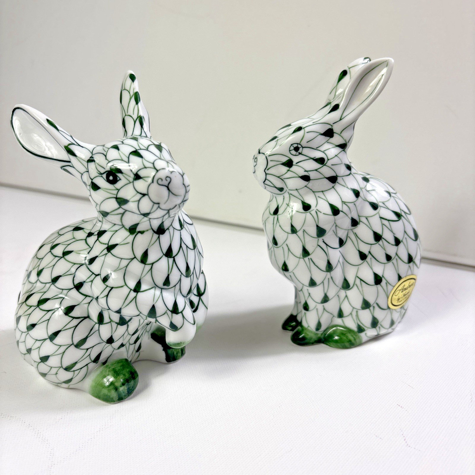 Andrea by Sadek Set Bunny Rabbits White with Green Fishnet Figurines 5″ X 4″