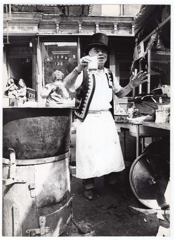 1960-70s New York City Street Vendor Selling Food and Drink Original Press Photo