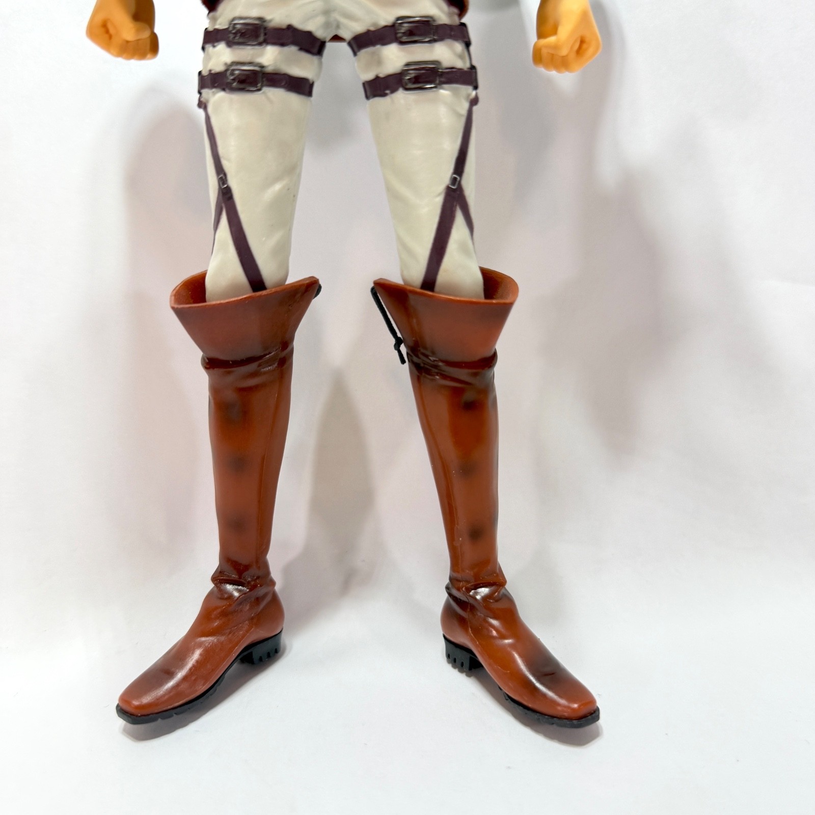 Banpresto Attack on Titan Master Stars Figure – Eren Yeager 10″ with Cape – READ