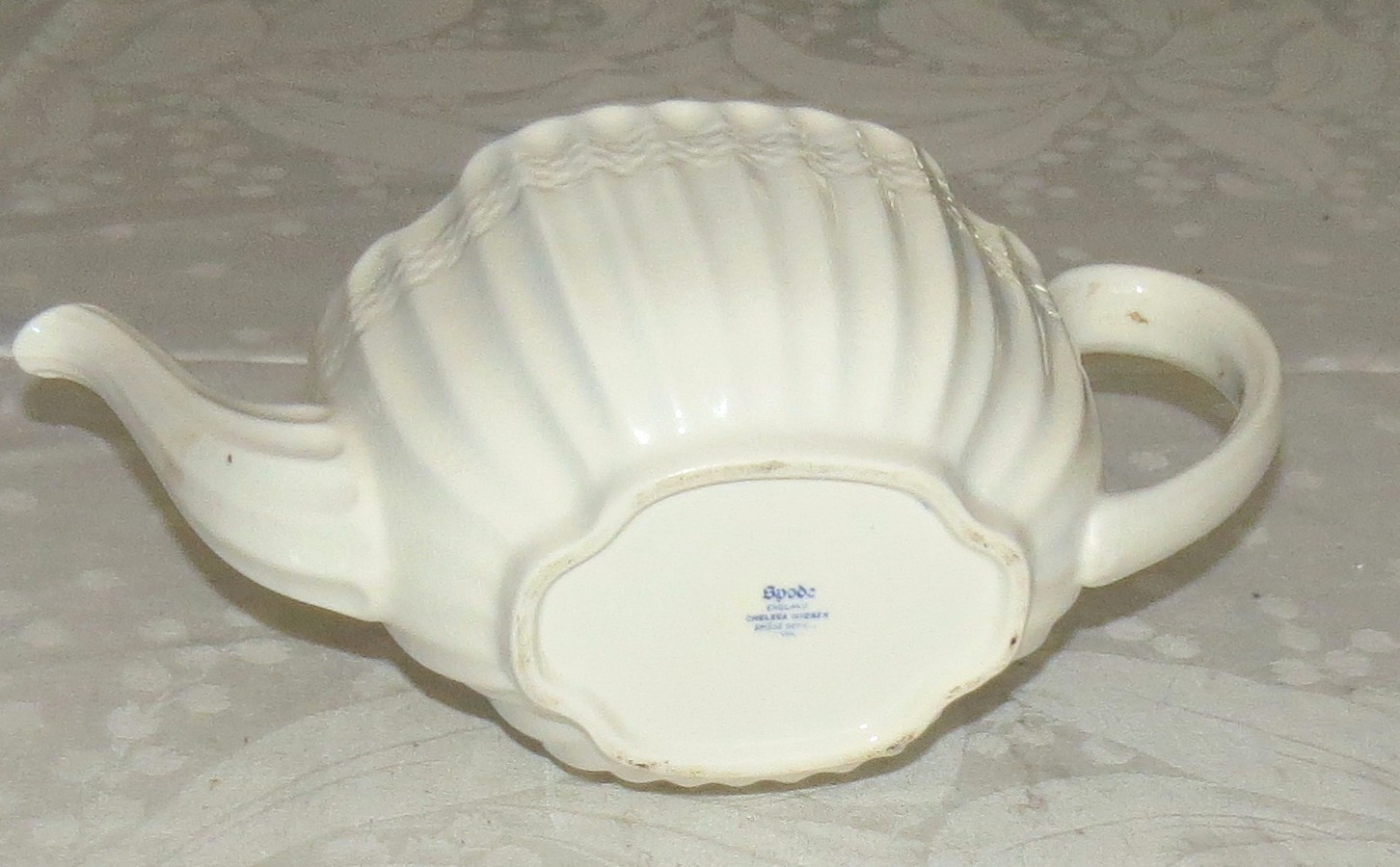 Spode Chelsea Wicker Full-size Teapot: 11.1/4 inches Handle to Spout: 6 in tall