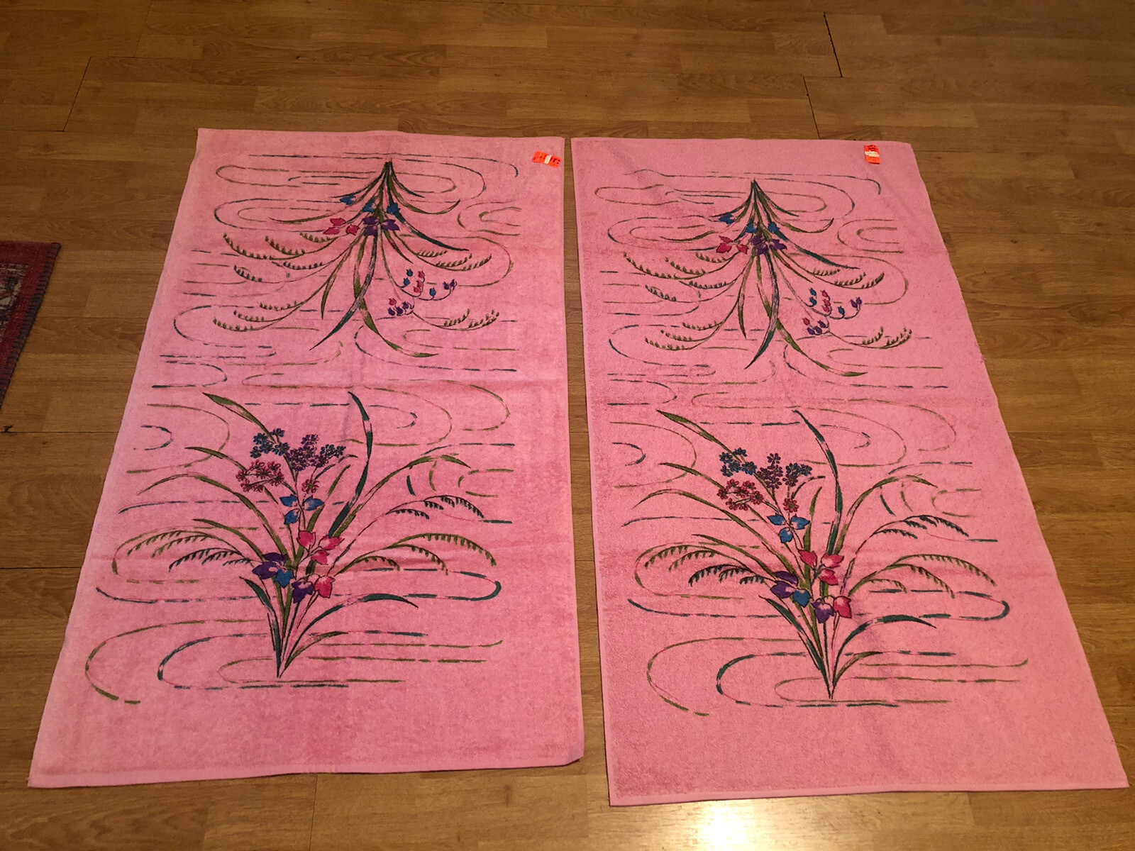 Vintage Cotton/Poly Bathroom Towels W/Floral Pattern NOS Irregulars Mauve (2)