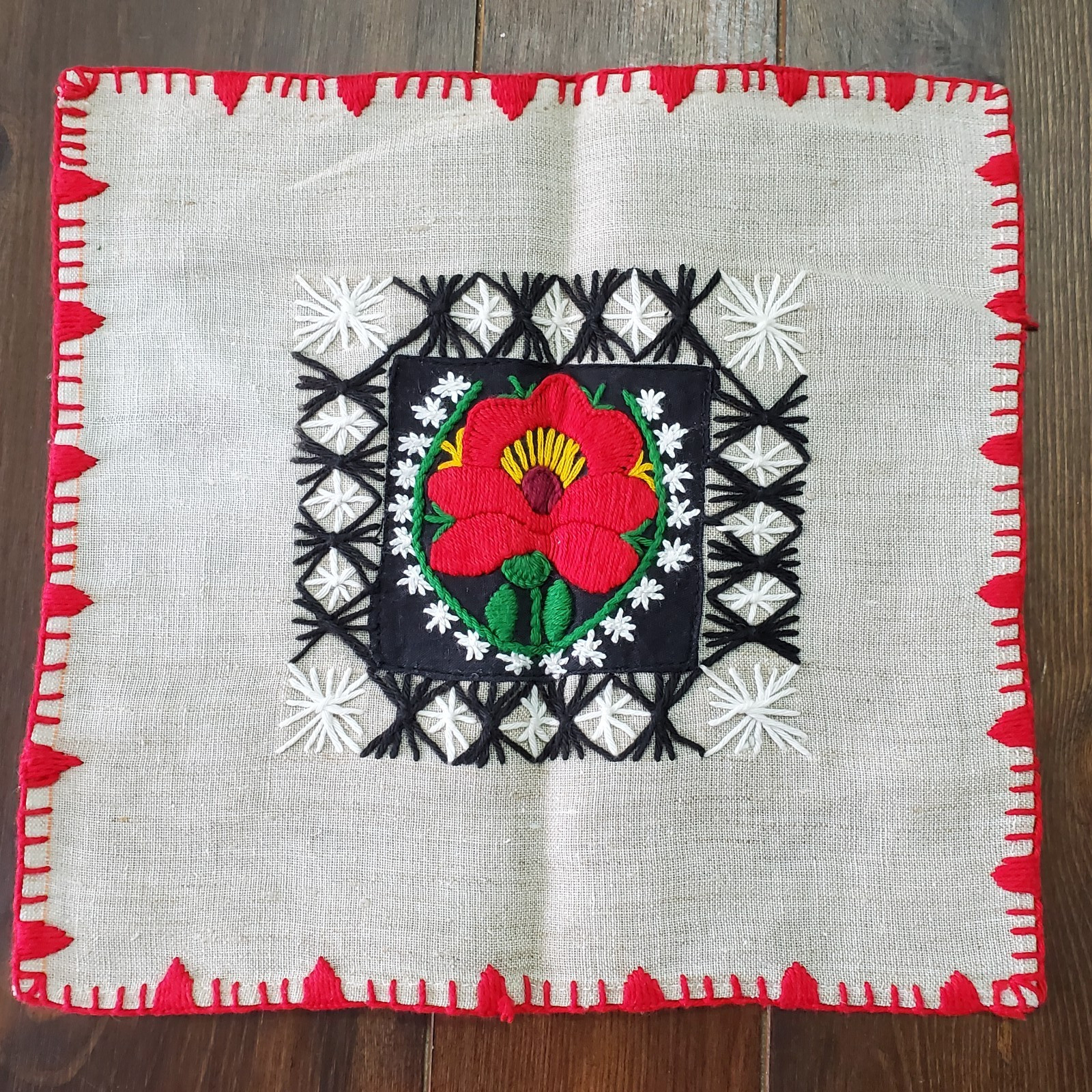 Hand Embroidered Doily Red Black Ecru Wool Rose Flower Stars 12″ Slovakia? Flaw