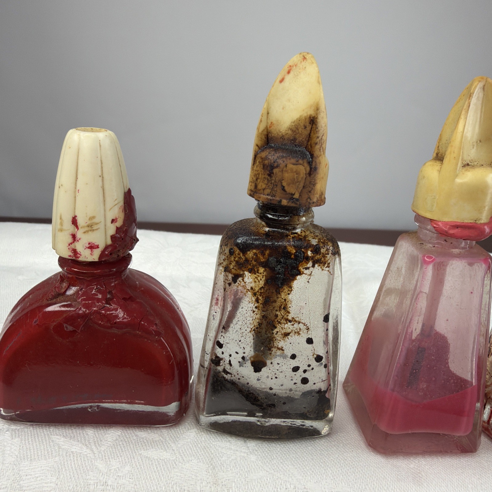 Vintage CUTEX , DURA-GLOSS Nail Polish Bottles , Lot of 5, 1940s – DRIED -AS IS