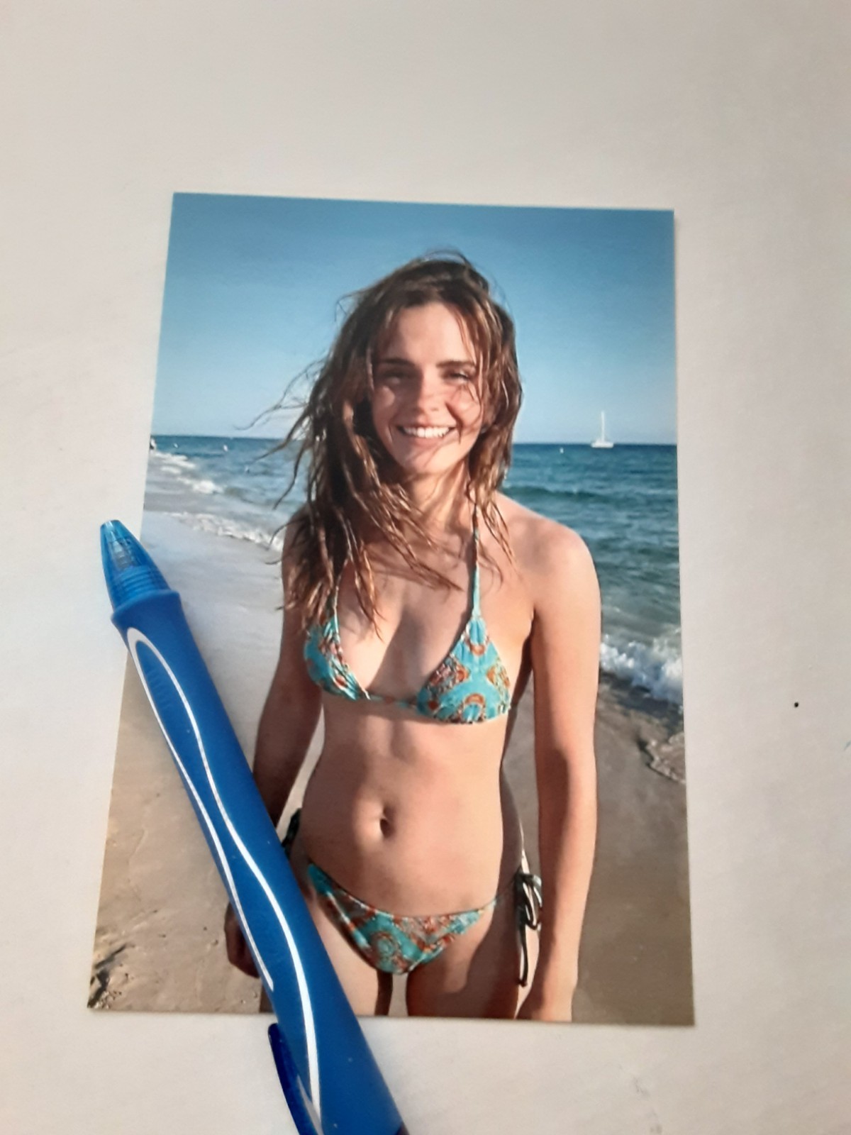 EMMA WATSON, BEAUTIFUL ACTRESS, GLOSSY COLOR, 4X6 PHOTO, BRAND NEW