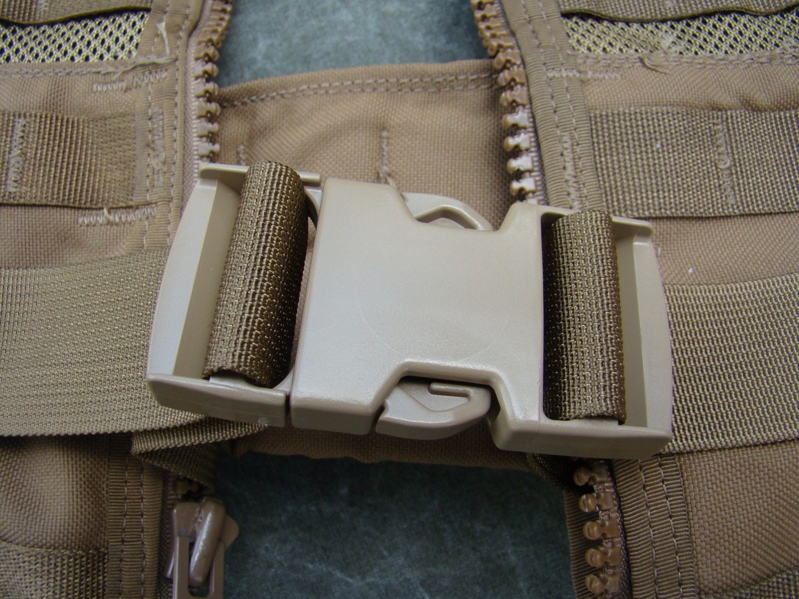 USMC US Army Molle II Fighting Load Carrier Coyote Brown – New in package