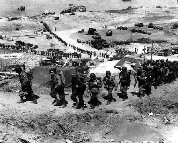US Forces Buildup Omaha Beach, Normandy D-Day June 6, 1944, 8×10 WWII Photo 906a