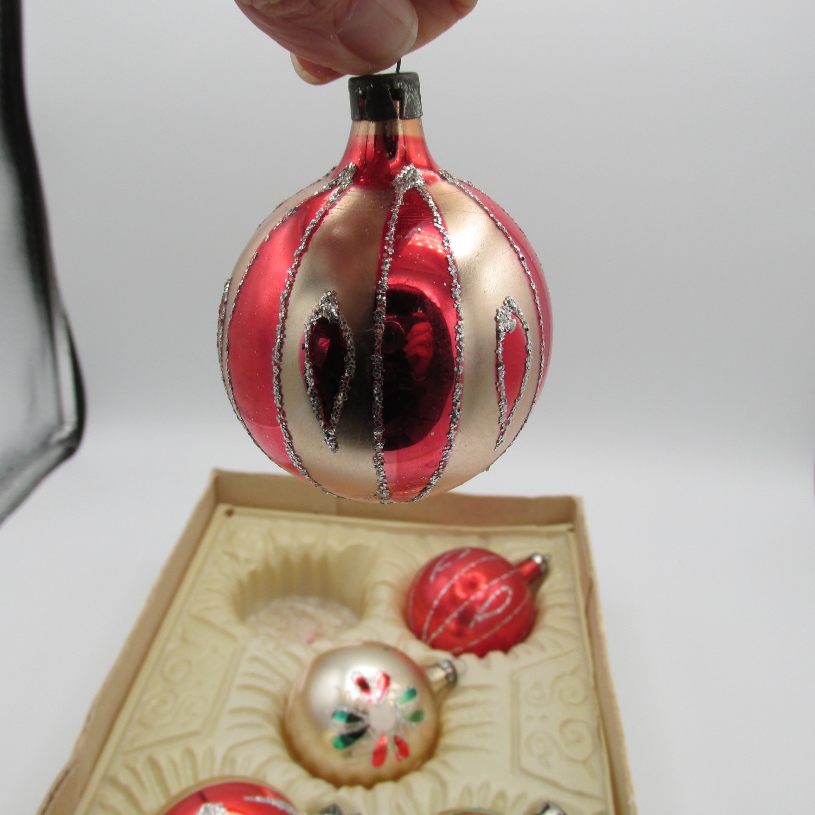 VTG 5 Commodore Christmas Classics European Hand Painted 2 1/4″ Glass Ornaments