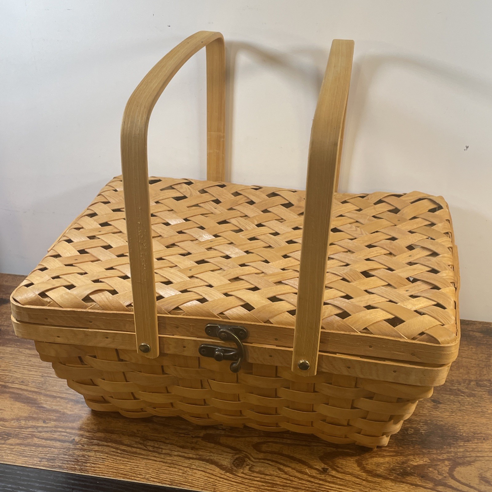 Vintage Woodchip Picnic Basket Woven Pie Carrier Box Lid Handle Antique Hasp