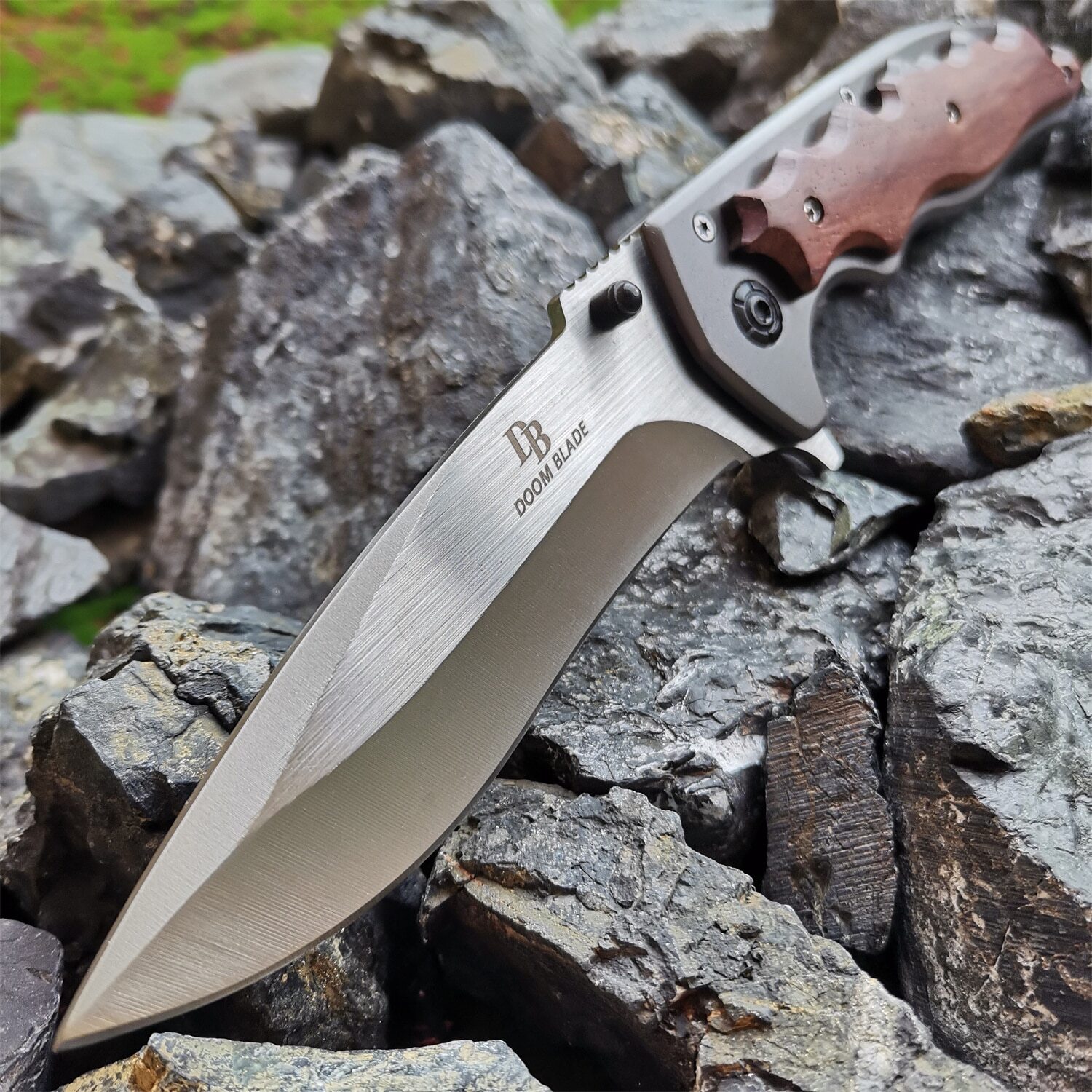 Folding outdoor camping hunting wooden handle high hardness tactical knife