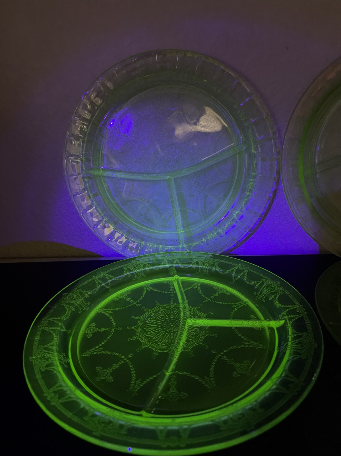 2 Hocking Green Uranium Depression Cameo Ballerina Grill Plates Glows 10.5″ D