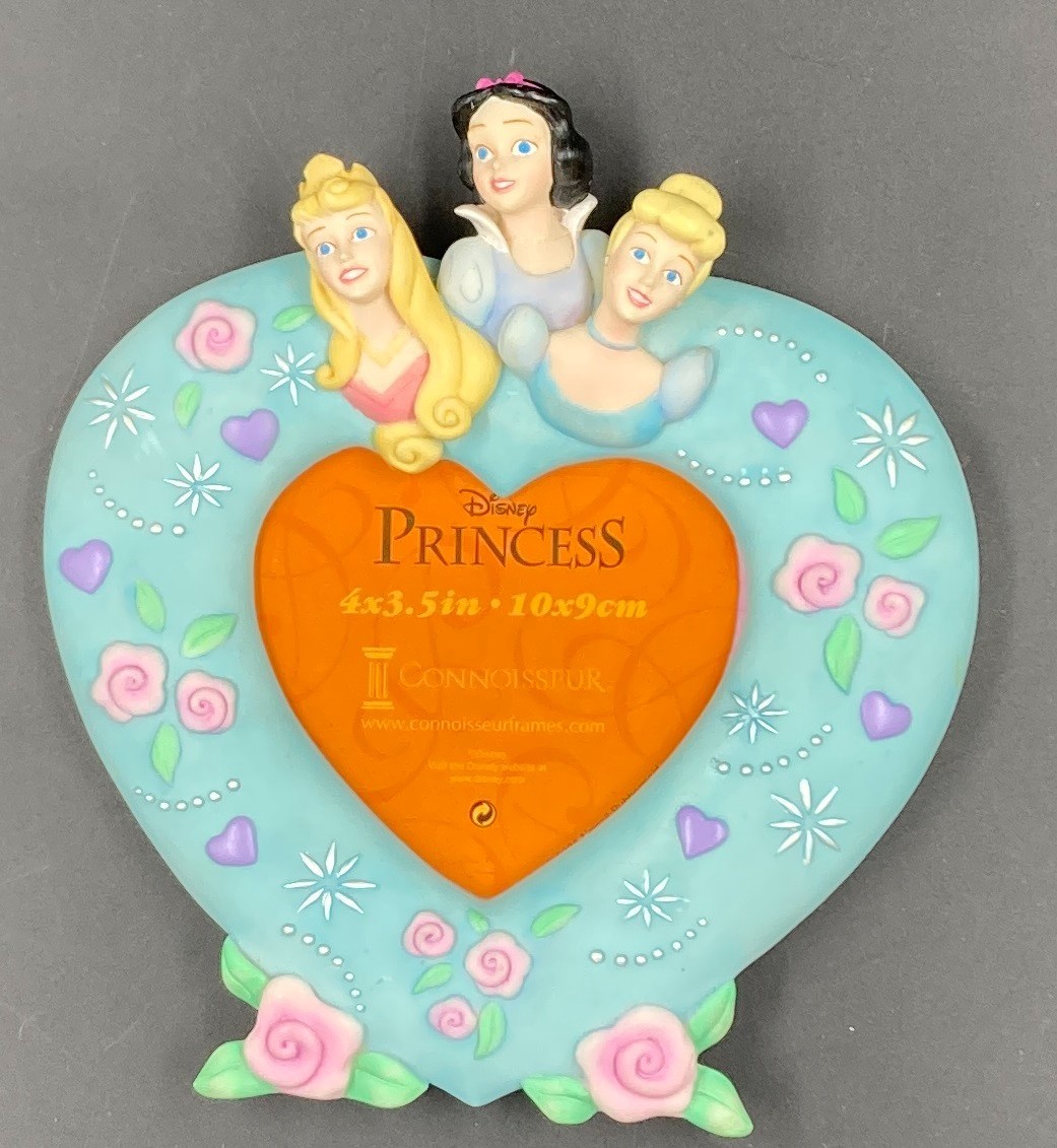 Disney Princess Frame Connoisseur 4 X 3.5 inches, 6 x 7 Overall. Never used 2001