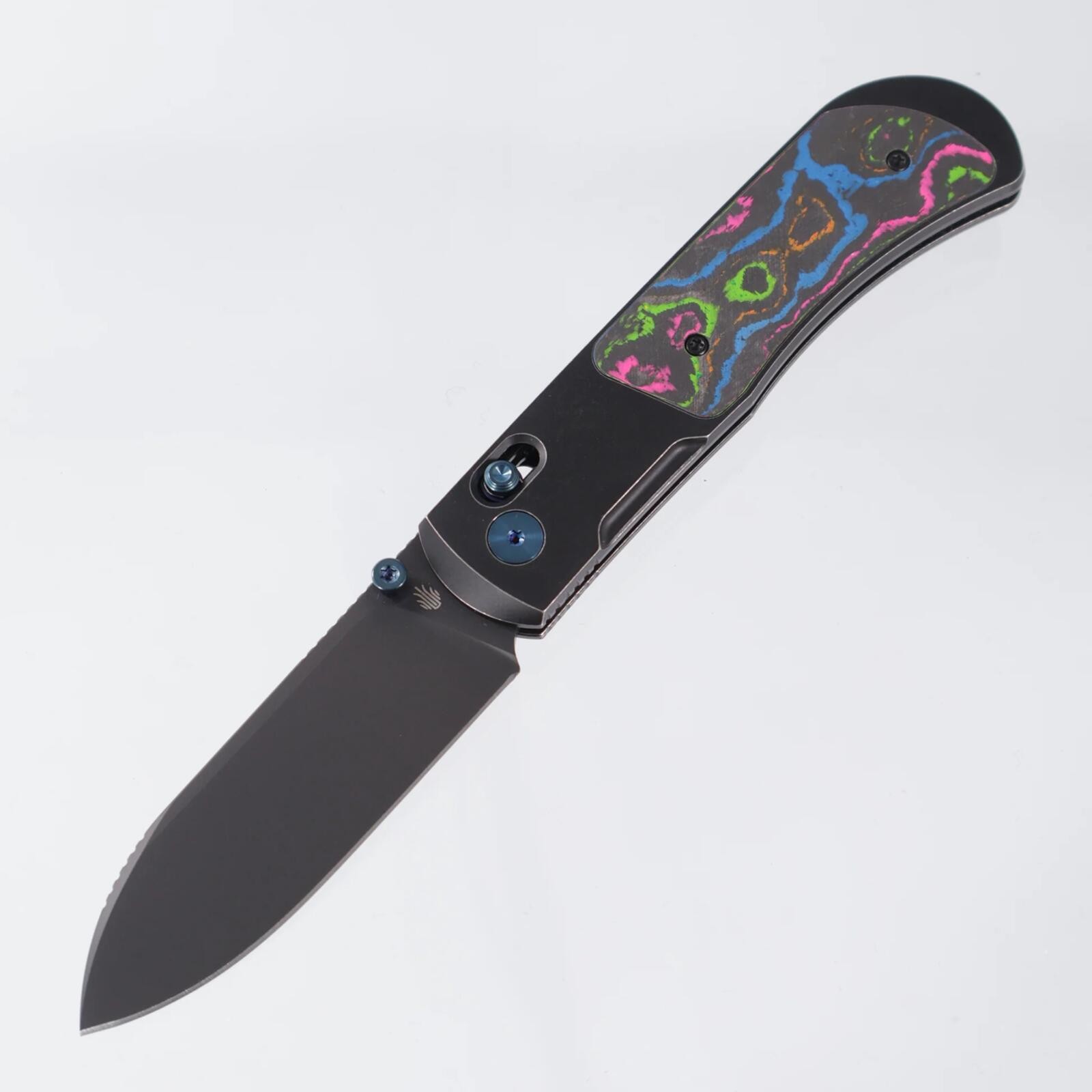 Kizer Tycho – Black Ti, 80s CamoCabon, Matte DLC Ultra M390 – Ki4761E1 – BROP