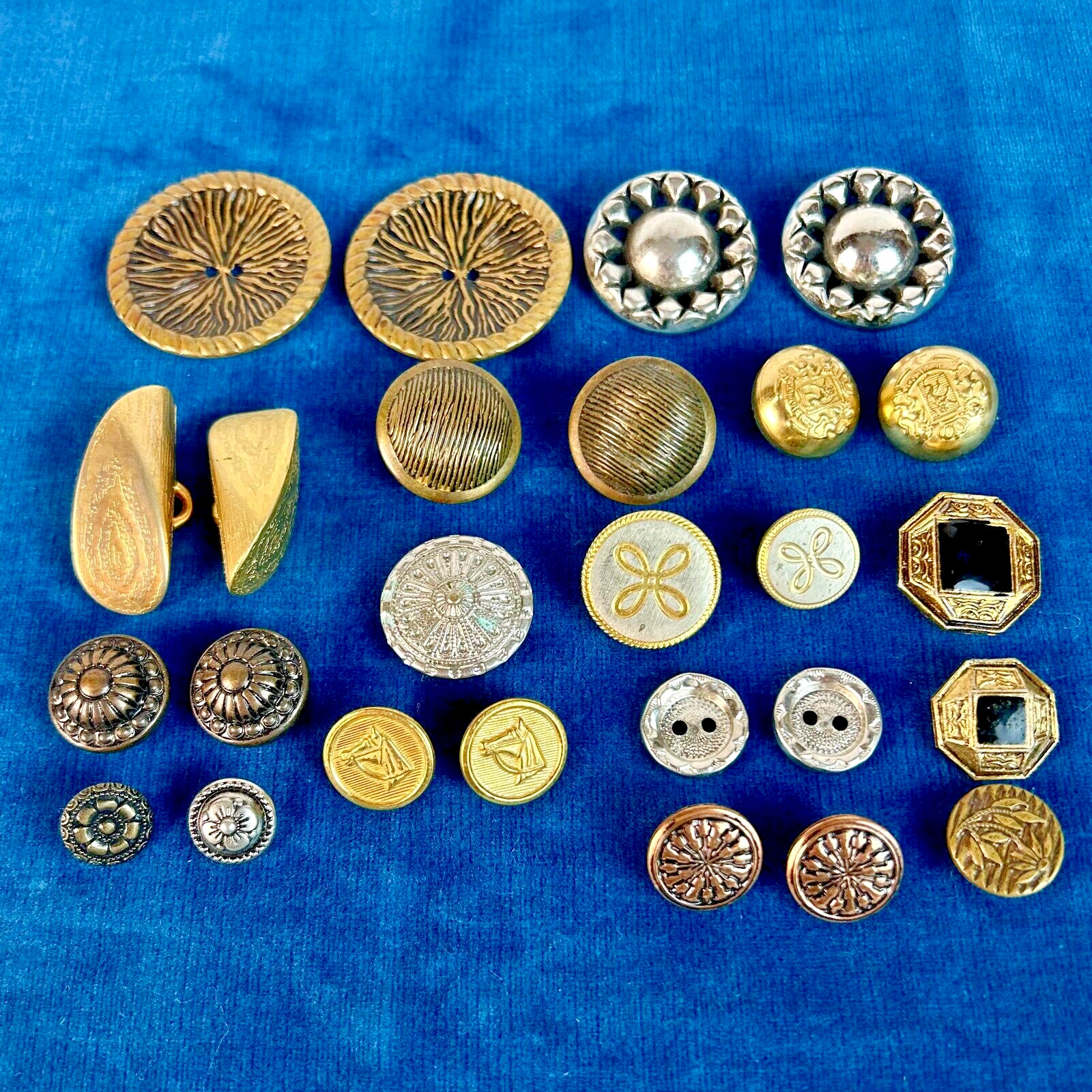 Vintage Assorted Gold Brass Copper Buttons Various Sizes Mixed Lot of 16