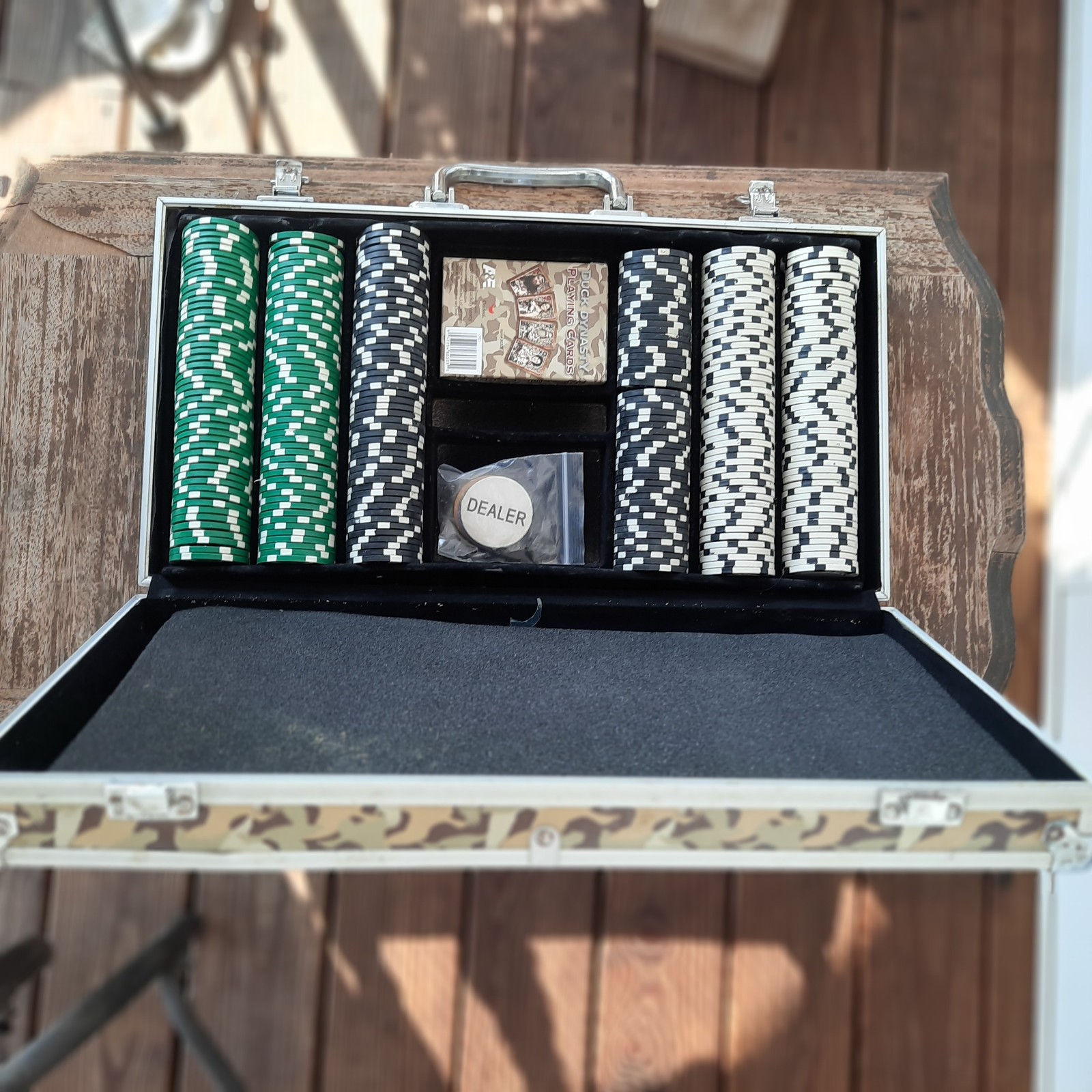 Duck Dynasty Aluminum Case Poker Set – Complete 300 Piece Set