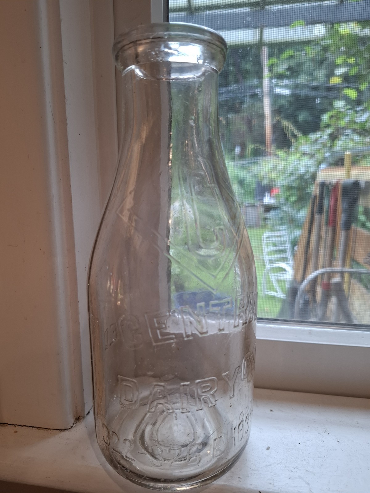 Antique Central Dairy Co 1 Quart Milk Bottle New York City Manhattan