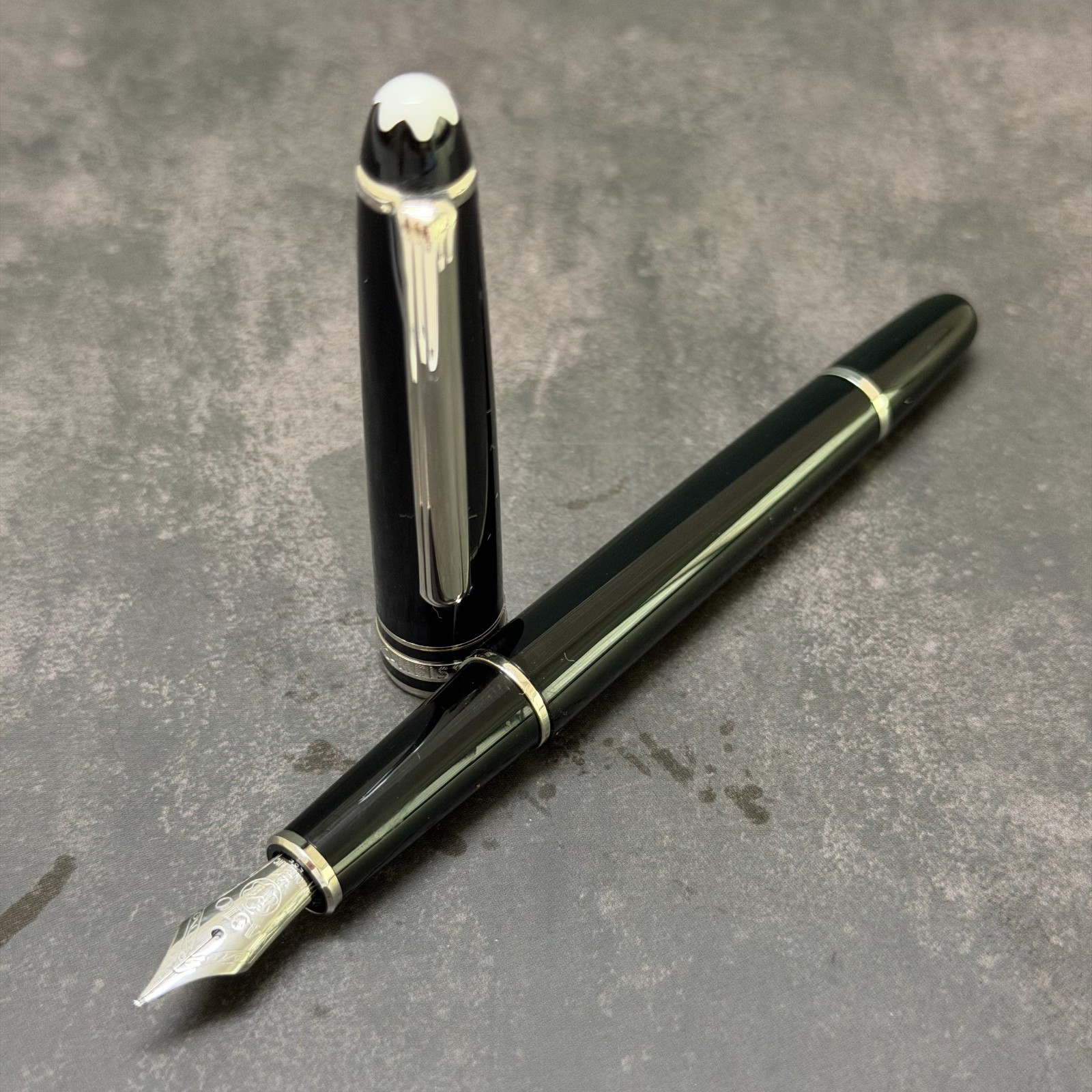 M. B Meisterstuck Black Fountain Pen Platinum Trim w/ Gift Box VIP Gift Rare