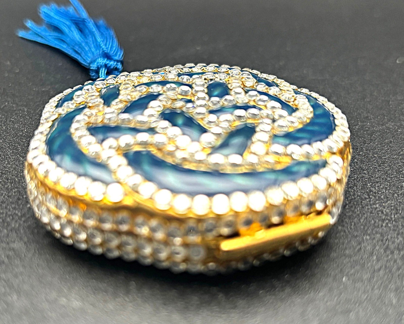 Estée Lauder “China Blue Love Knot” 2001 Vintage Lucidity Compact Box/Full