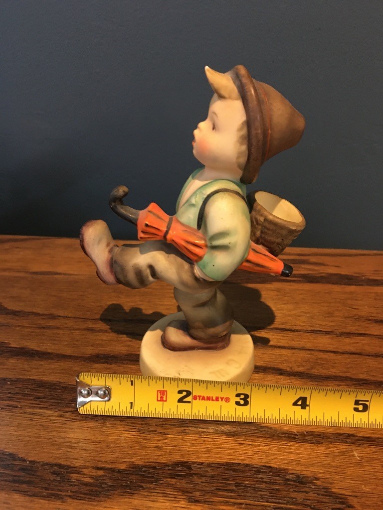 Goebel Hummel – Globe Trotter – #79 – TMK 2 – 1950-1955 – 5.5″ H x 3.5″ W