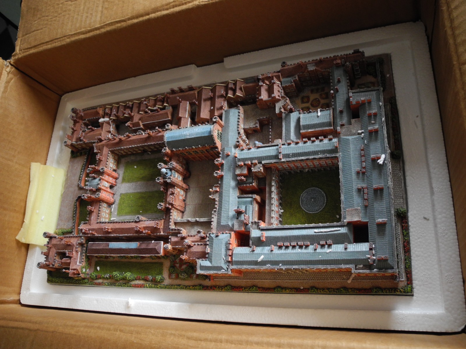 VERY RARE Danbury Mint Hampton Court Henry VIII British Castle Model, PERFECT!