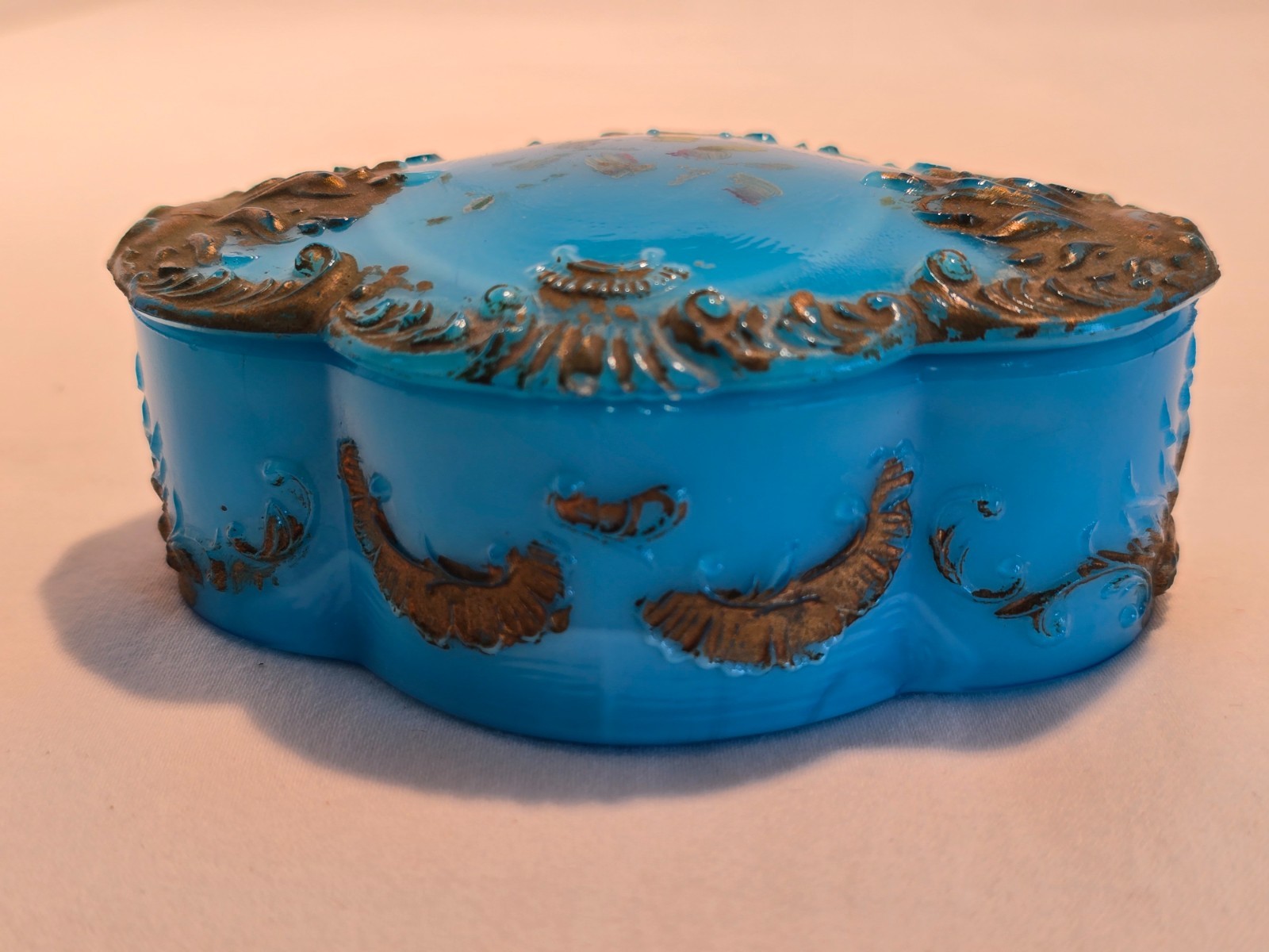 Antique Victorian Dithridge Blue Milk Glass Trinket Box Dresser Powder Puff Lid