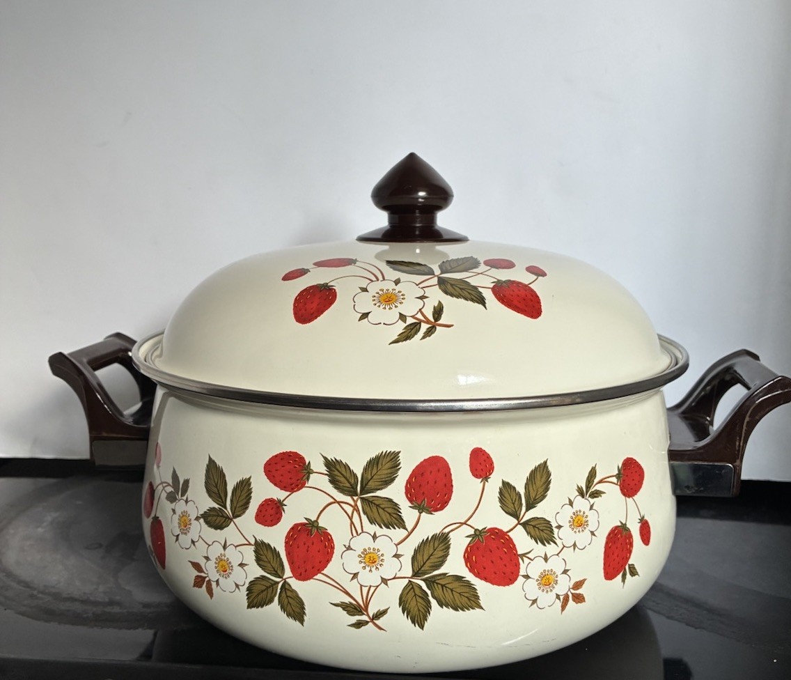 VTG Strawberries N Cream, Sheffield 5 1/2 QT With Box Casserole Dutch Oven