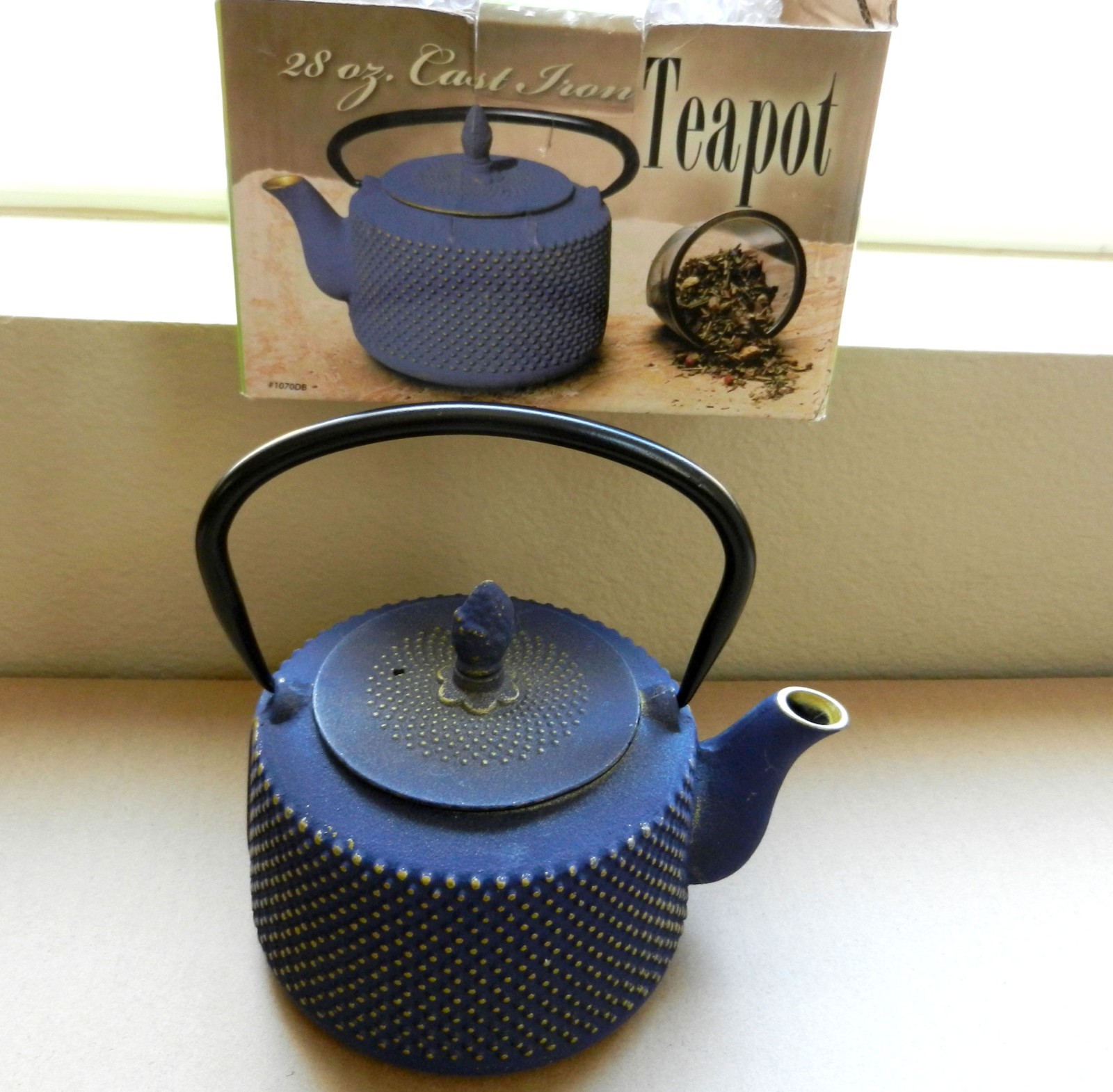 Cast Iron Teapot, 28 oz Tetsubin Tea Pot with Infuser for Loose Leaf NEW in BOX